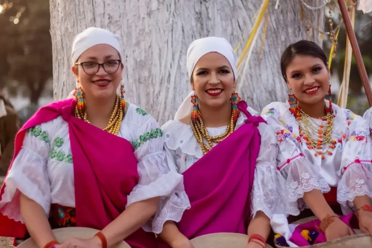 Ropa-Tipica-Otavalo-vestimenta