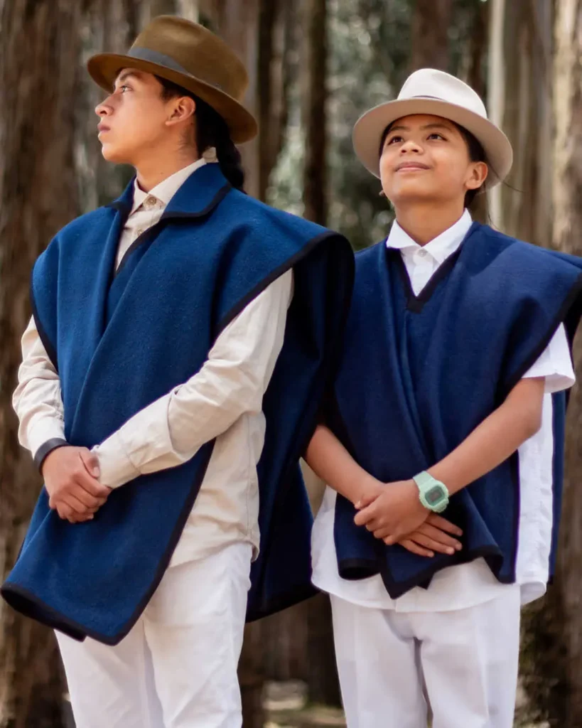 ropa tradicional indígena de Otavalo