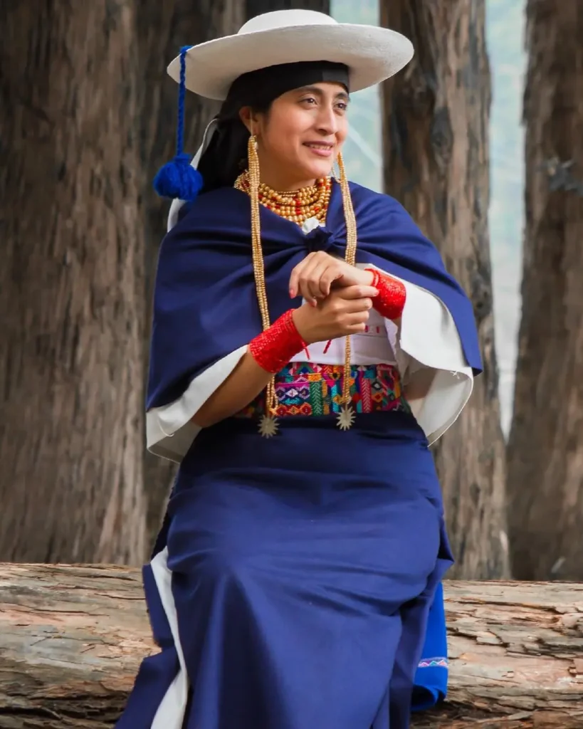 ropa tradicional indígena de Otavalo